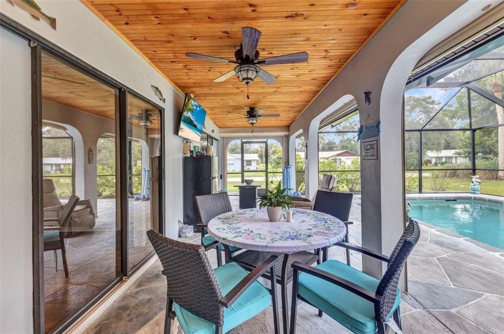 合同活跃: $419,900 (3 贝兹, 2 浴室, 2271 平方英尺)