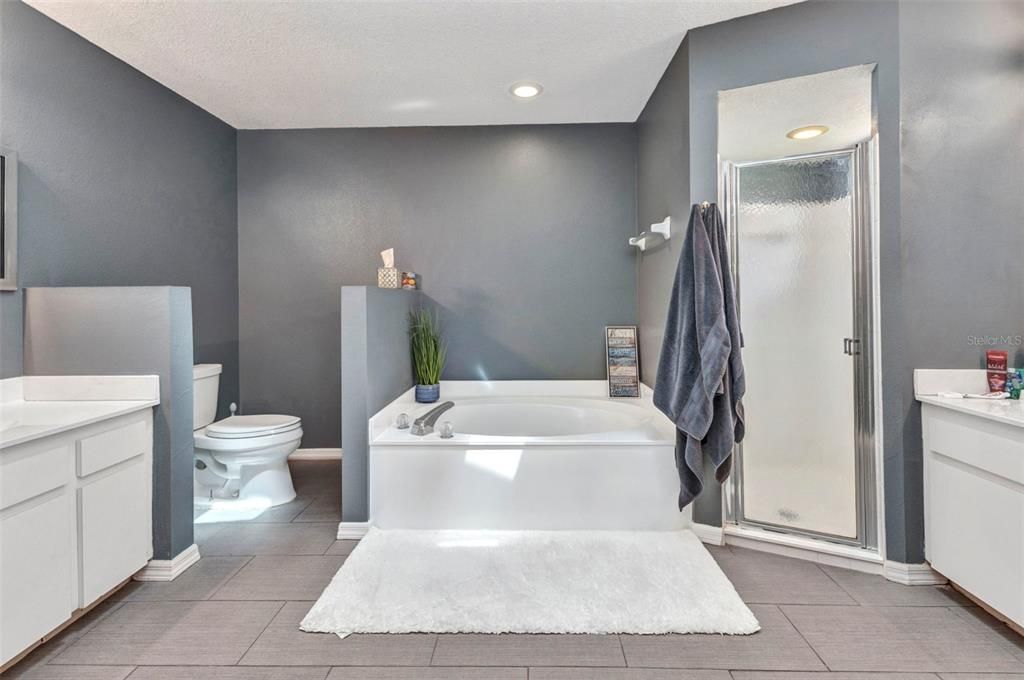 合同活跃: $419,900 (3 贝兹, 2 浴室, 2271 平方英尺)