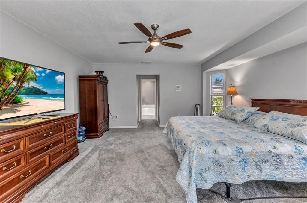 合同活跃: $419,900 (3 贝兹, 2 浴室, 2271 平方英尺)