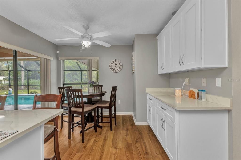 合同活跃: $419,900 (3 贝兹, 2 浴室, 2271 平方英尺)