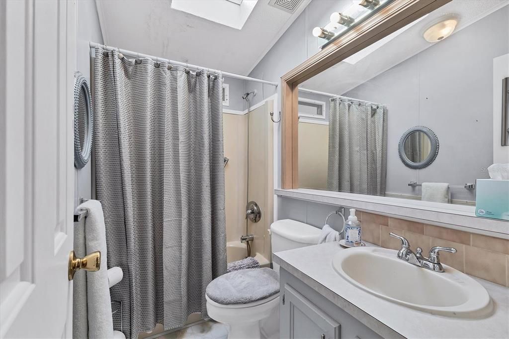 Activo con contrato: $190,000 (2 camas, 2 baños, 1421 Pies cuadrados)