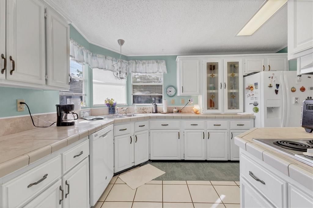 Activo con contrato: $190,000 (2 camas, 2 baños, 1421 Pies cuadrados)