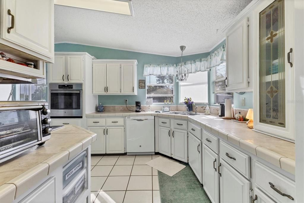 Activo con contrato: $190,000 (2 camas, 2 baños, 1421 Pies cuadrados)