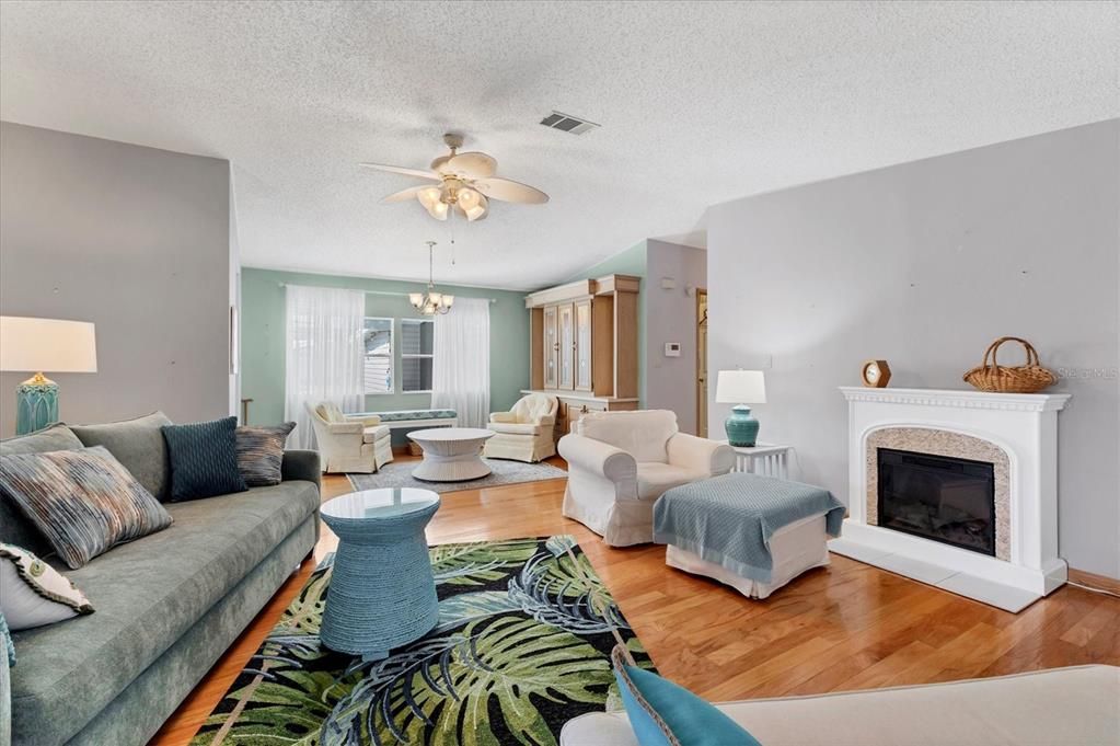 Activo con contrato: $190,000 (2 camas, 2 baños, 1421 Pies cuadrados)