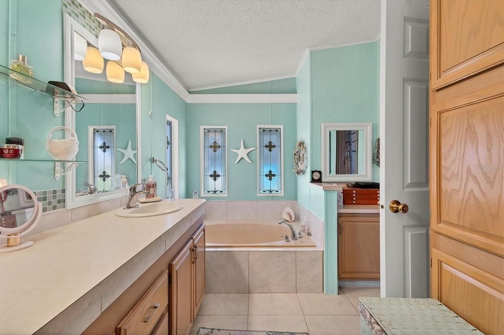 Activo con contrato: $190,000 (2 camas, 2 baños, 1421 Pies cuadrados)