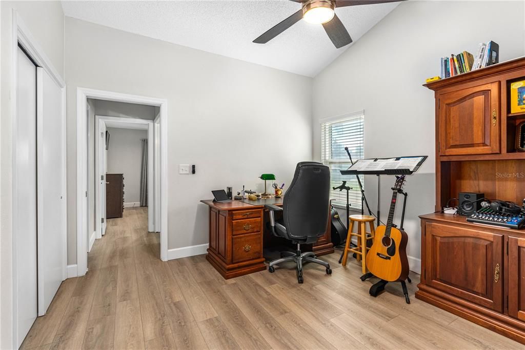 Под контрактом: $319,000 (3 спален, 2 ванн, 1344 Квадратных фут)