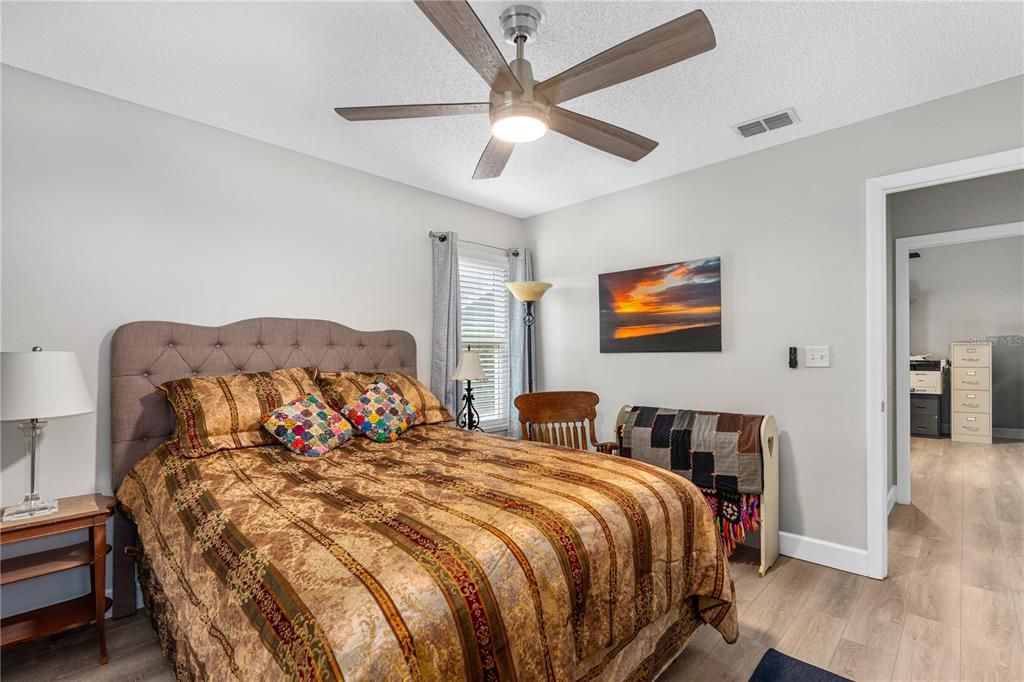 Под контрактом: $319,000 (3 спален, 2 ванн, 1344 Квадратных фут)