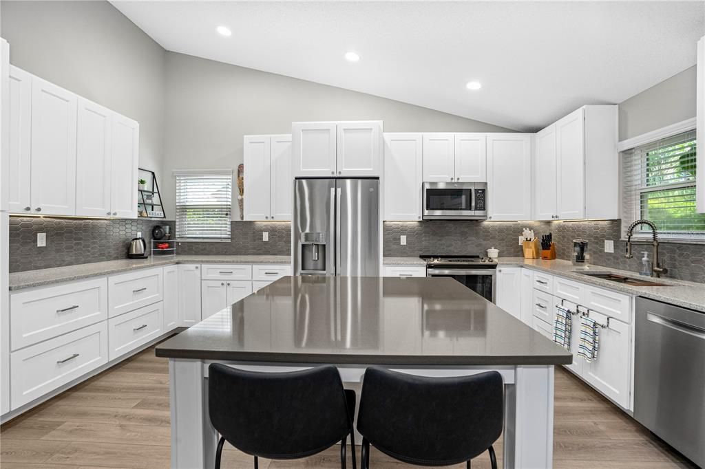 Под контрактом: $319,000 (3 спален, 2 ванн, 1344 Квадратных фут)