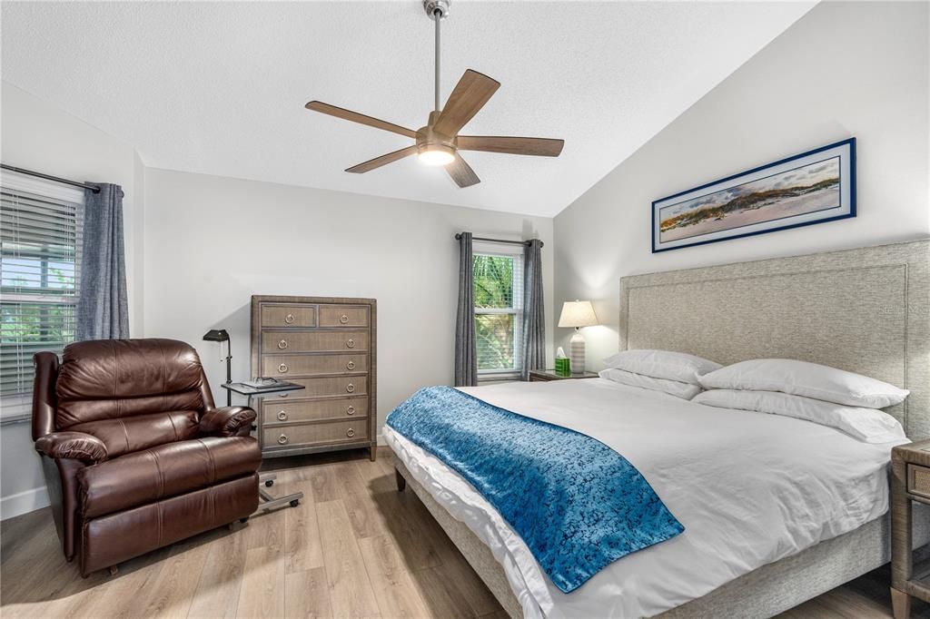 Под контрактом: $319,000 (3 спален, 2 ванн, 1344 Квадратных фут)