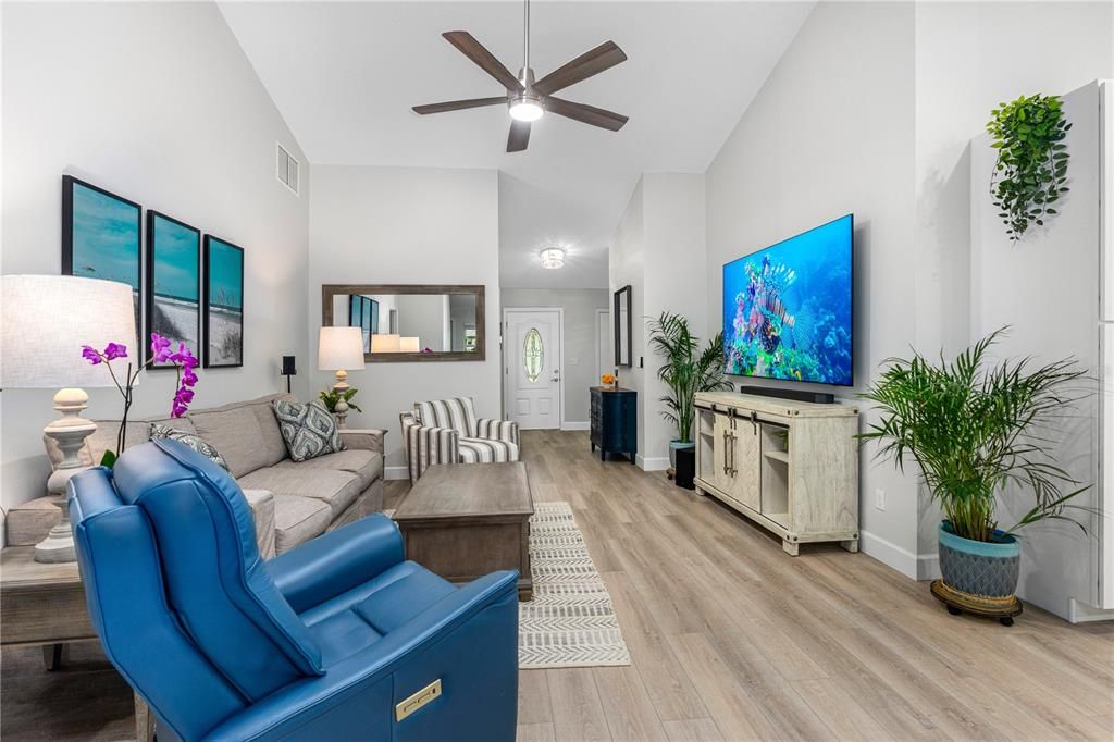 Под контрактом: $319,000 (3 спален, 2 ванн, 1344 Квадратных фут)