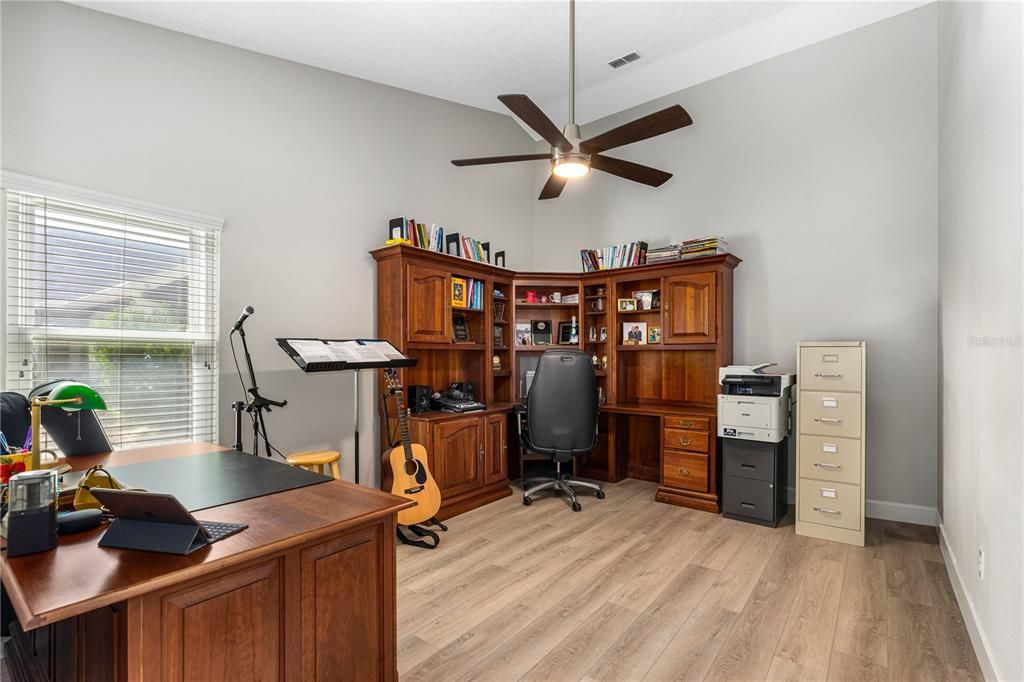 Под контрактом: $319,000 (3 спален, 2 ванн, 1344 Квадратных фут)