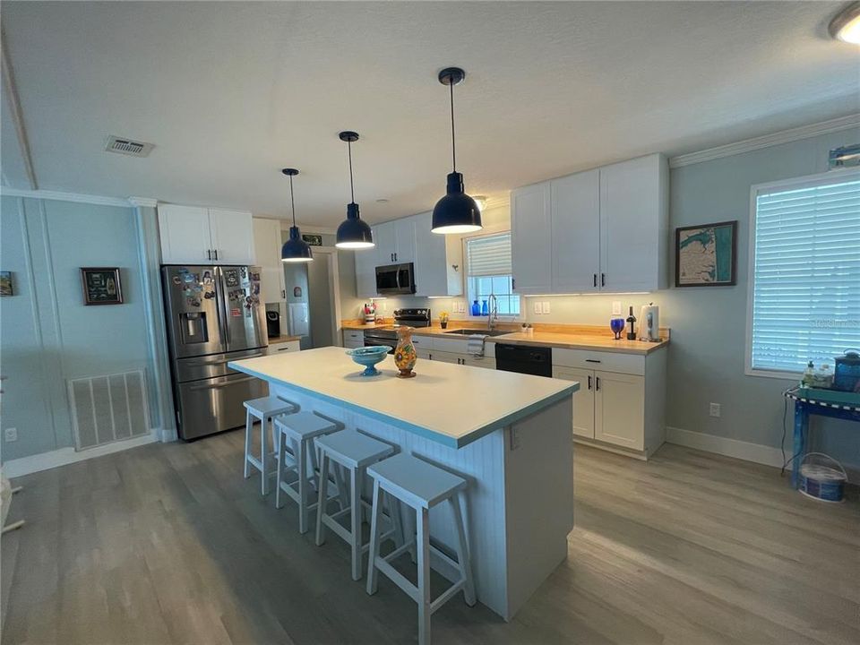 合同活跃: $189,000 (3 贝兹, 2 浴室, 1485 平方英尺)