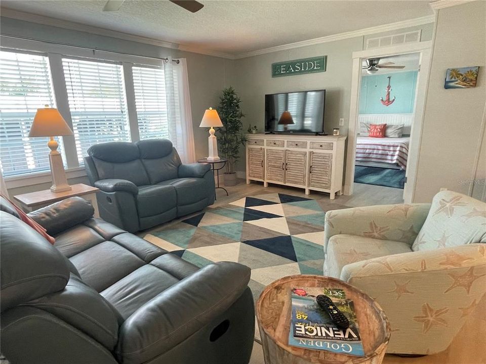 合同活跃: $189,000 (3 贝兹, 2 浴室, 1485 平方英尺)