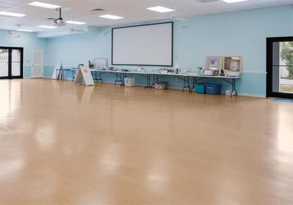 合同活跃: $189,000 (3 贝兹, 2 浴室, 1485 平方英尺)