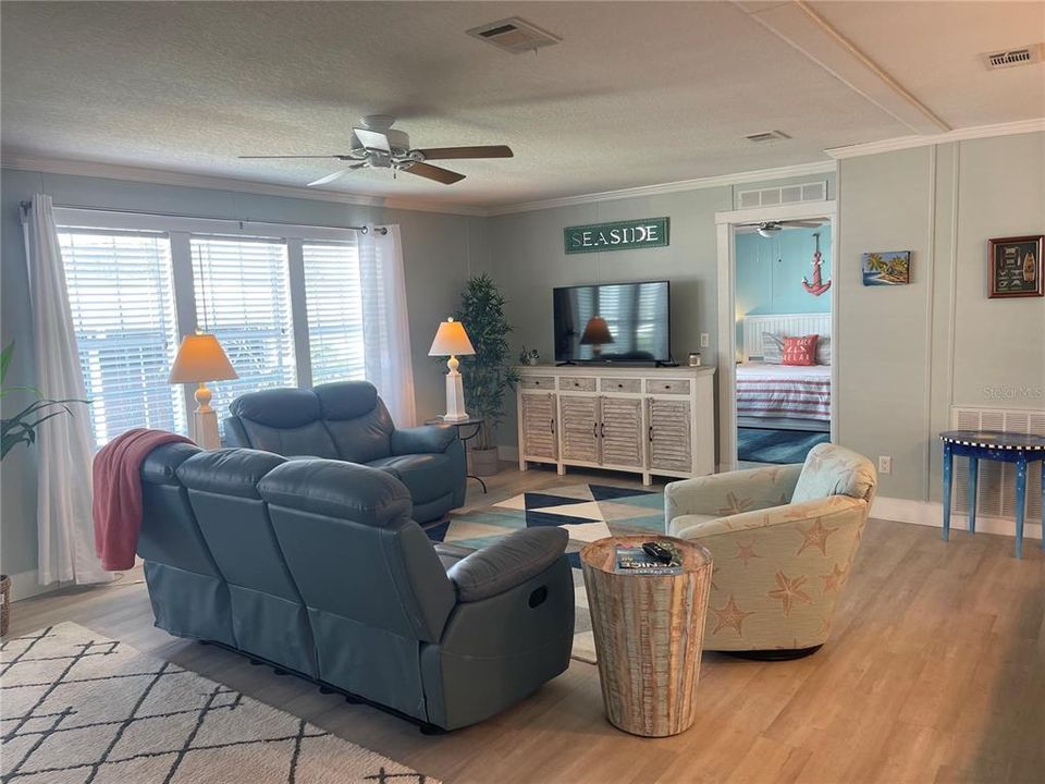 合同活跃: $189,000 (3 贝兹, 2 浴室, 1485 平方英尺)