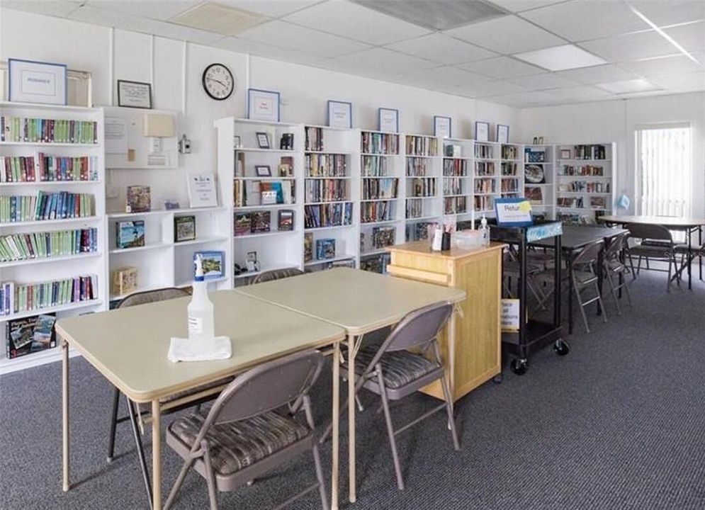 合同活跃: $189,000 (3 贝兹, 2 浴室, 1485 平方英尺)