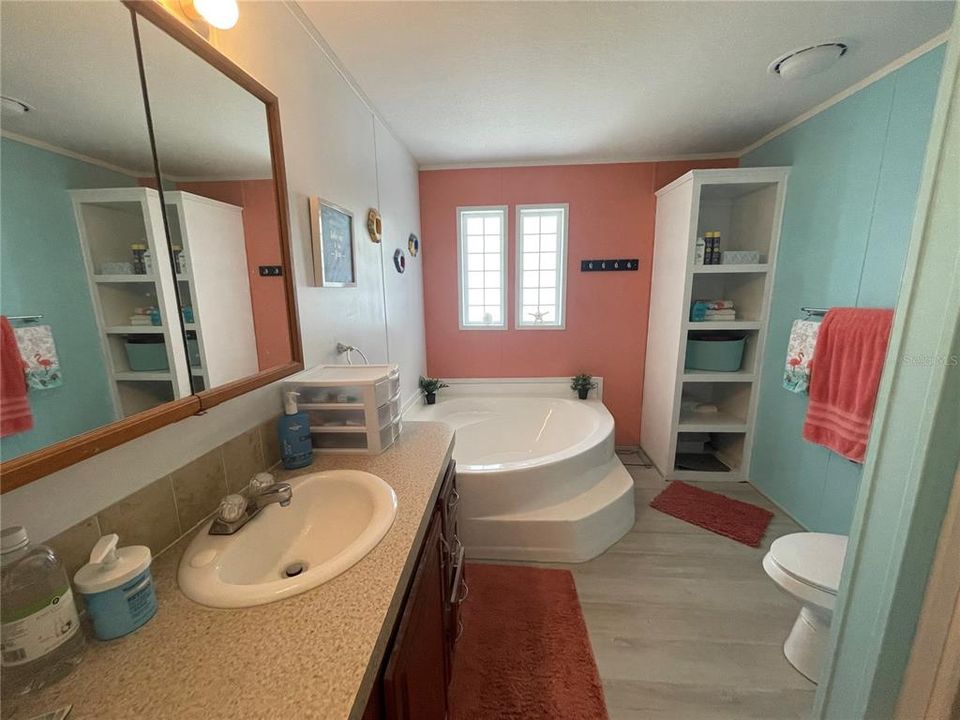 合同活跃: $189,000 (3 贝兹, 2 浴室, 1485 平方英尺)