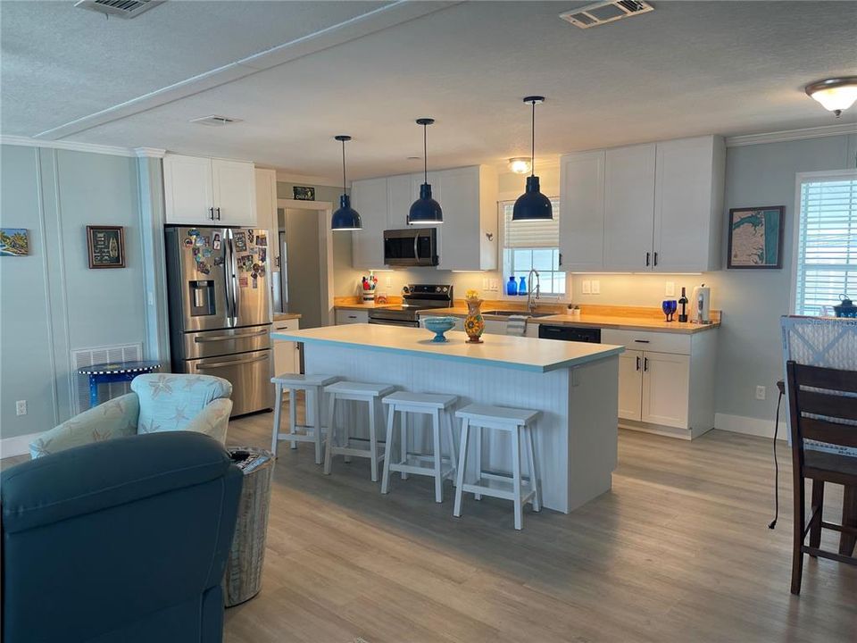 合同活跃: $189,000 (3 贝兹, 2 浴室, 1485 平方英尺)