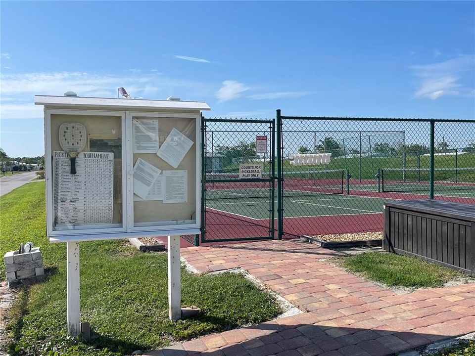 合同活跃: $189,000 (3 贝兹, 2 浴室, 1485 平方英尺)