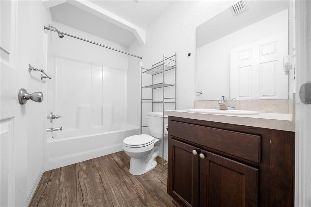 Active With Contract: $210,000 (3 beds, 2 baths, 1014 Square Feet)