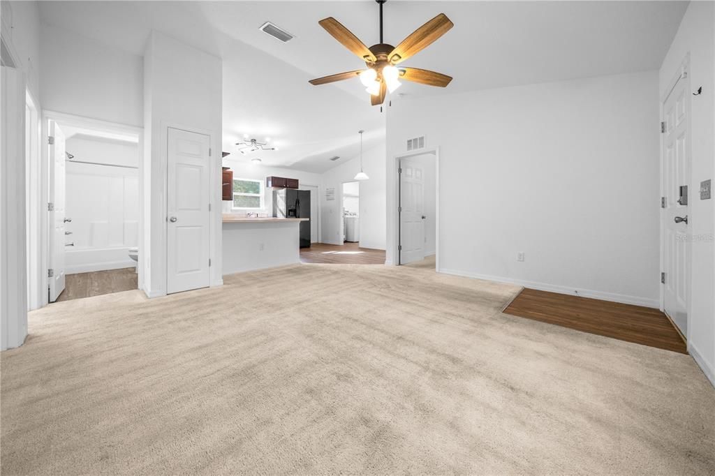 Active With Contract: $210,000 (3 beds, 2 baths, 1014 Square Feet)