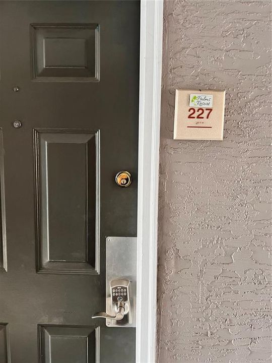 For Sale: $150,000 (1 beds, 1 baths, 524 Square Feet)