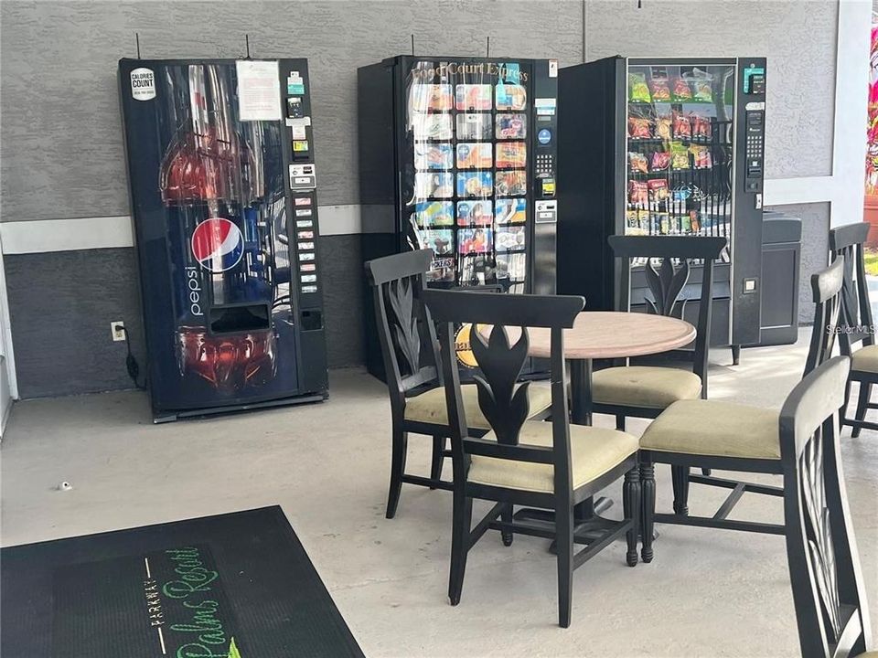 For Sale: $150,000 (1 beds, 1 baths, 524 Square Feet)