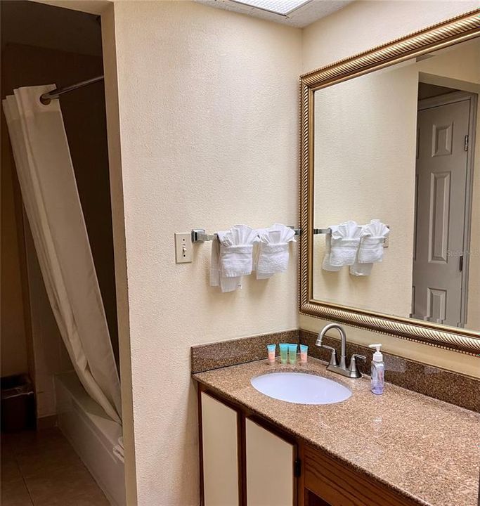 For Sale: $150,000 (1 beds, 1 baths, 524 Square Feet)