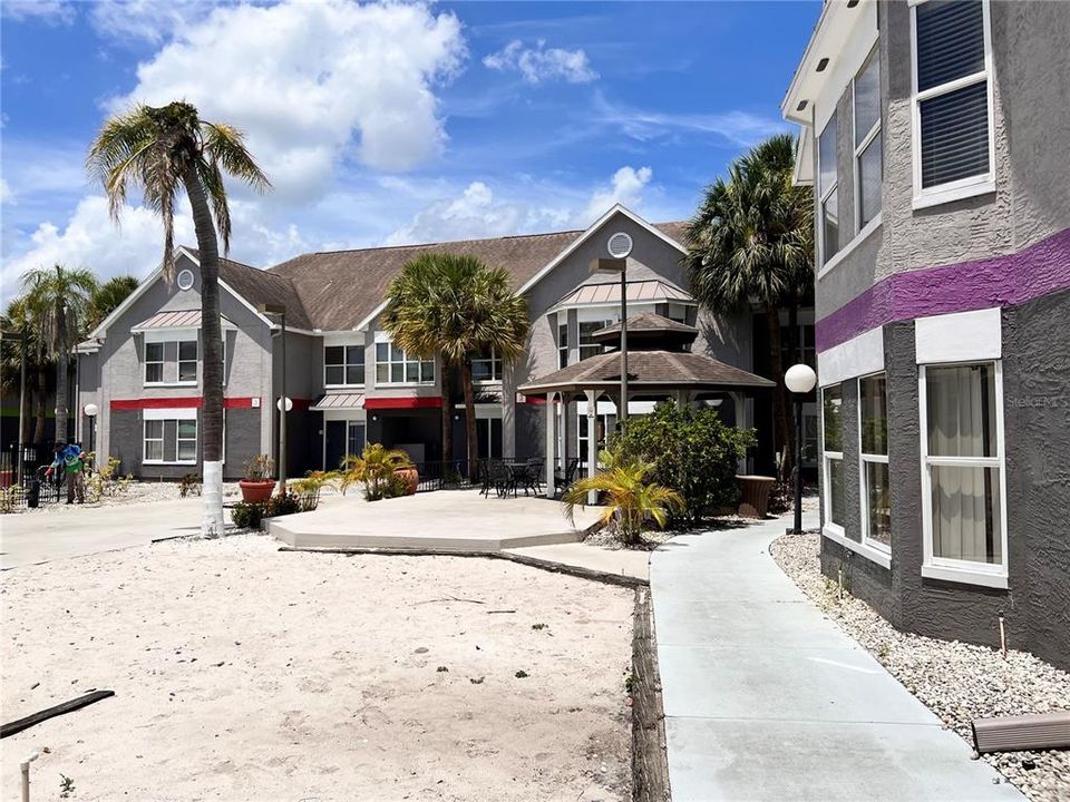 For Sale: $150,000 (1 beds, 1 baths, 524 Square Feet)