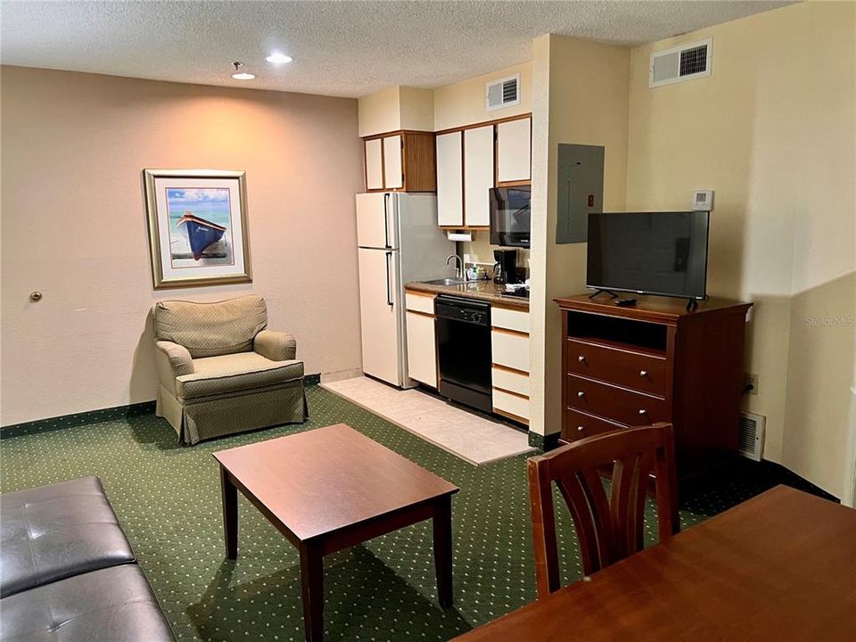 For Sale: $150,000 (1 beds, 1 baths, 524 Square Feet)