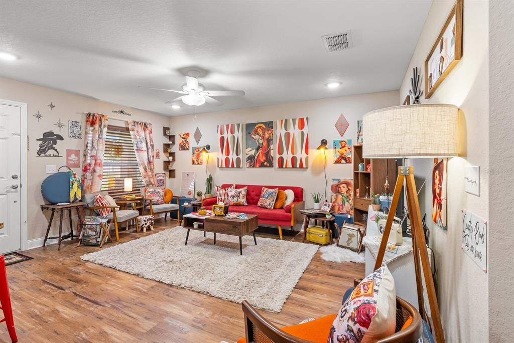 En Venta: $230,000 (3 camas, 2 baños, 1171 Pies cuadrados)