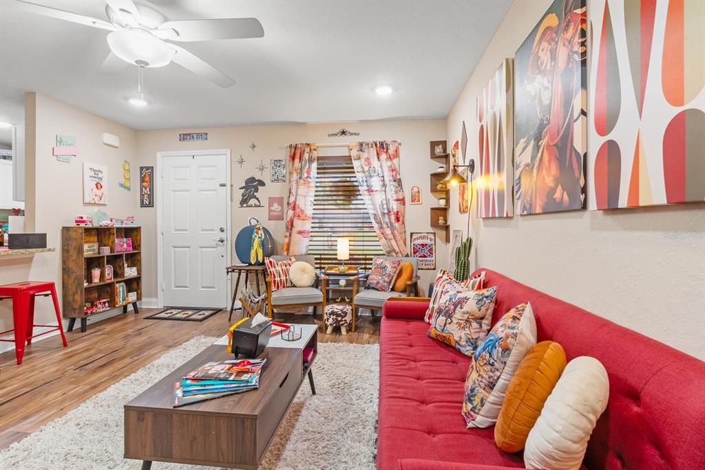 En Venta: $230,000 (3 camas, 2 baños, 1171 Pies cuadrados)