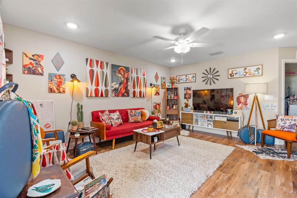 En Venta: $230,000 (3 camas, 2 baños, 1171 Pies cuadrados)