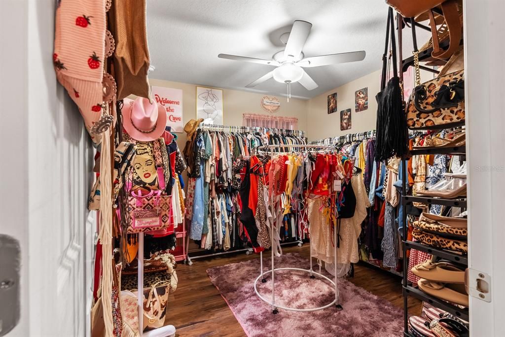 En Venta: $230,000 (3 camas, 2 baños, 1171 Pies cuadrados)