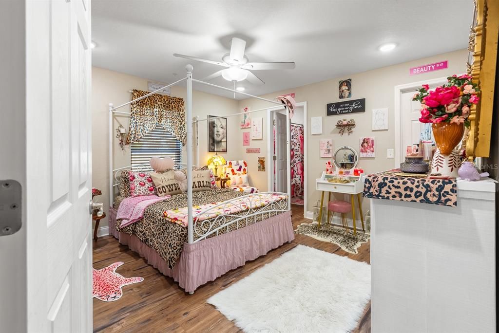 En Venta: $230,000 (3 camas, 2 baños, 1171 Pies cuadrados)