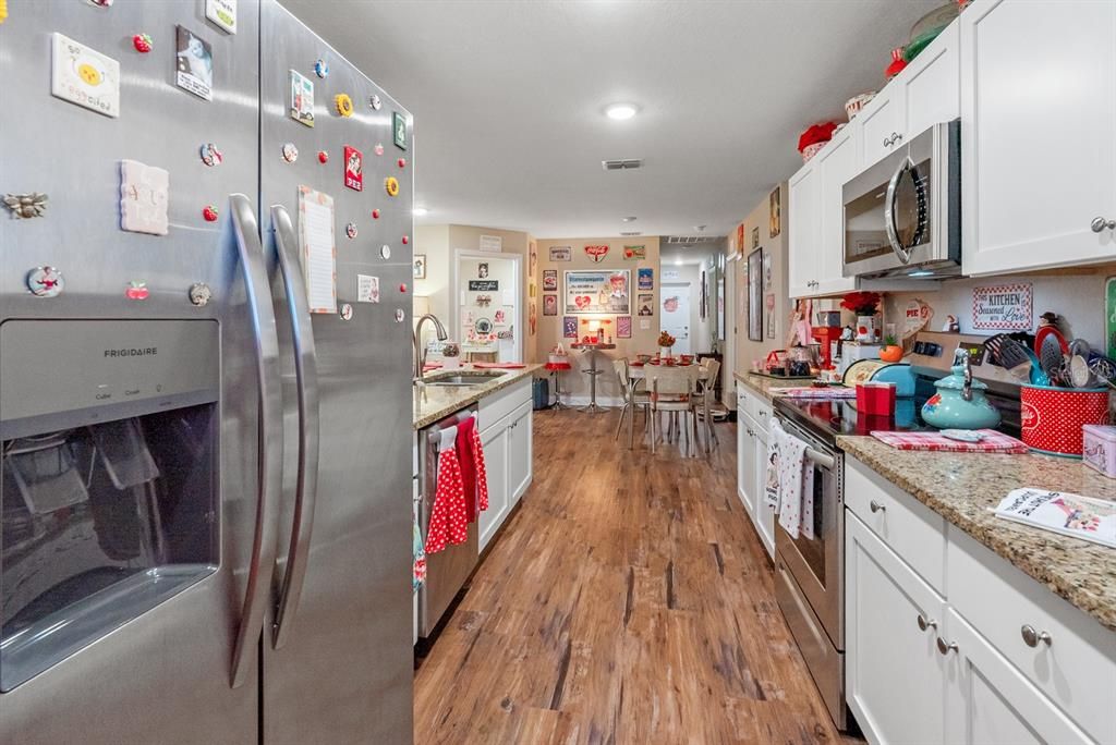 En Venta: $230,000 (3 camas, 2 baños, 1171 Pies cuadrados)