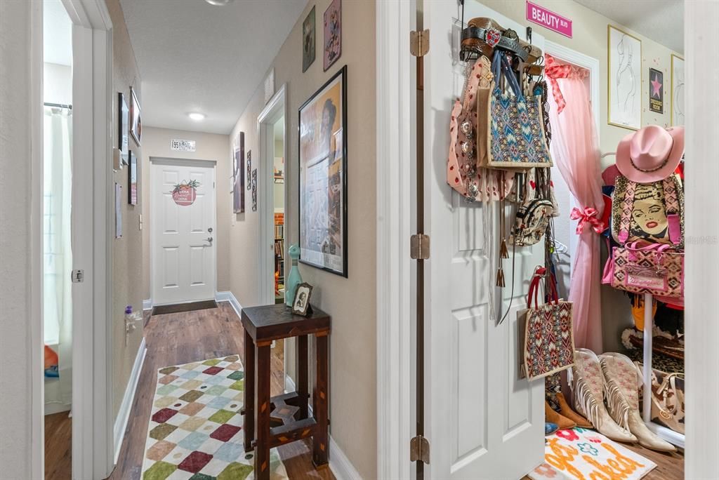 En Venta: $230,000 (3 camas, 2 baños, 1171 Pies cuadrados)