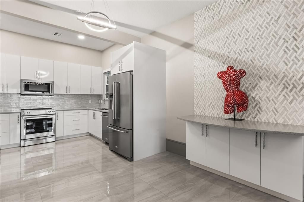 For Sale: $1,099,999 (3 beds, 3 baths, 2413 Square Feet)