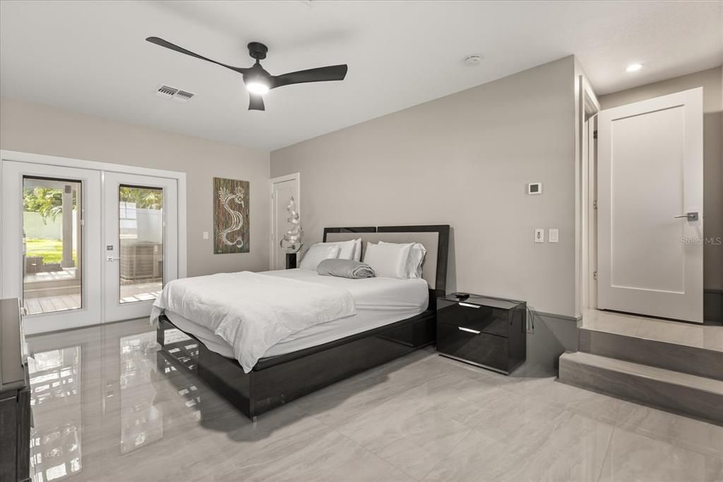 For Sale: $1,099,999 (3 beds, 3 baths, 2413 Square Feet)