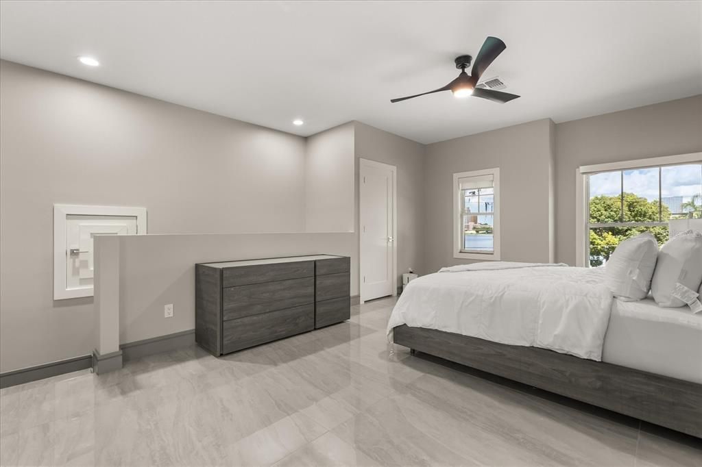 For Sale: $1,099,999 (3 beds, 3 baths, 2413 Square Feet)