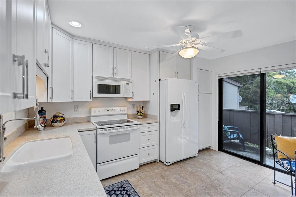 На продажу: $397,000 (3 спален, 2 ванн, 1283 Квадратных фут)