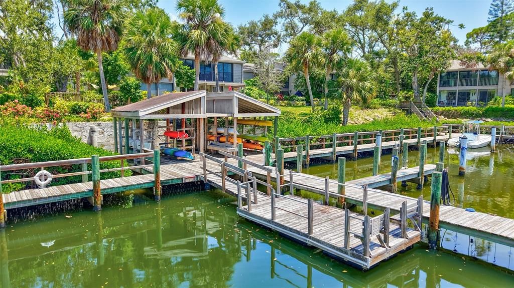 На продажу: $397,000 (3 спален, 2 ванн, 1283 Квадратных фут)