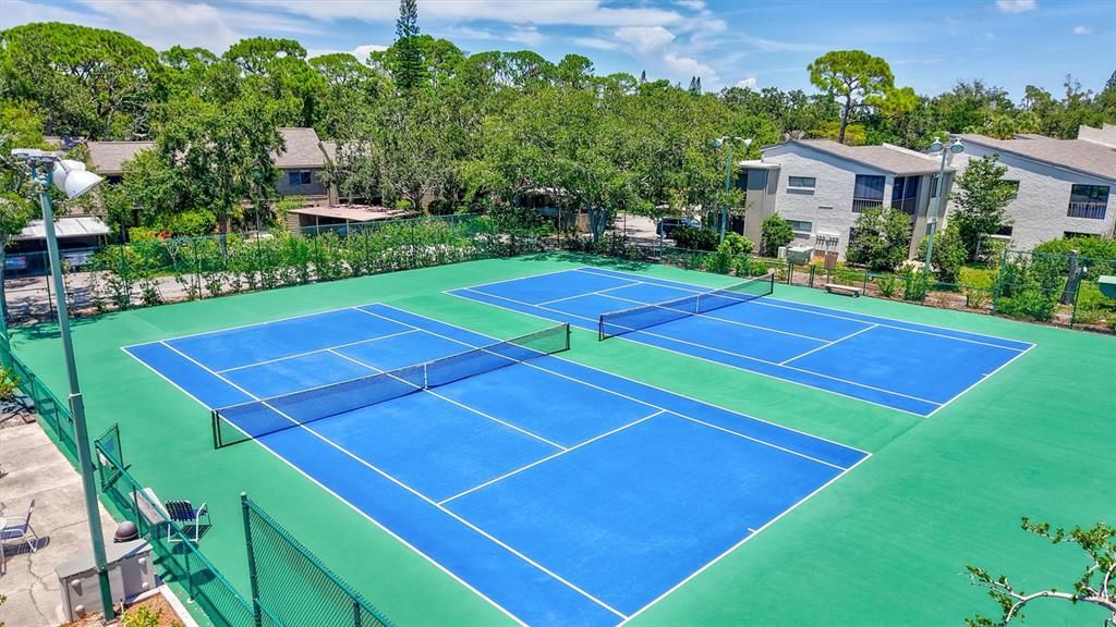 На продажу: $397,000 (3 спален, 2 ванн, 1283 Квадратных фут)