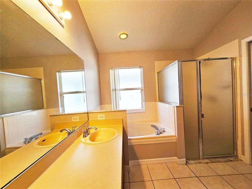 合同活跃: $2,600 (4 贝兹, 2 浴室, 1778 平方英尺)