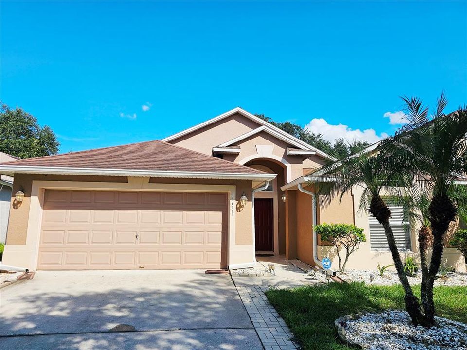 合同活跃: $2,600 (4 贝兹, 2 浴室, 1778 平方英尺)