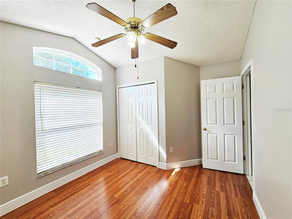 合同活跃: $2,600 (4 贝兹, 2 浴室, 1778 平方英尺)