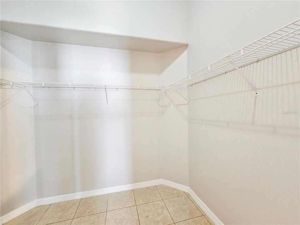 合同活跃: $2,600 (4 贝兹, 2 浴室, 1778 平方英尺)