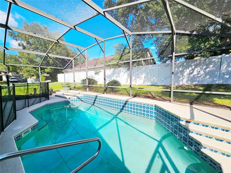 合同活跃: $2,600 (4 贝兹, 2 浴室, 1778 平方英尺)