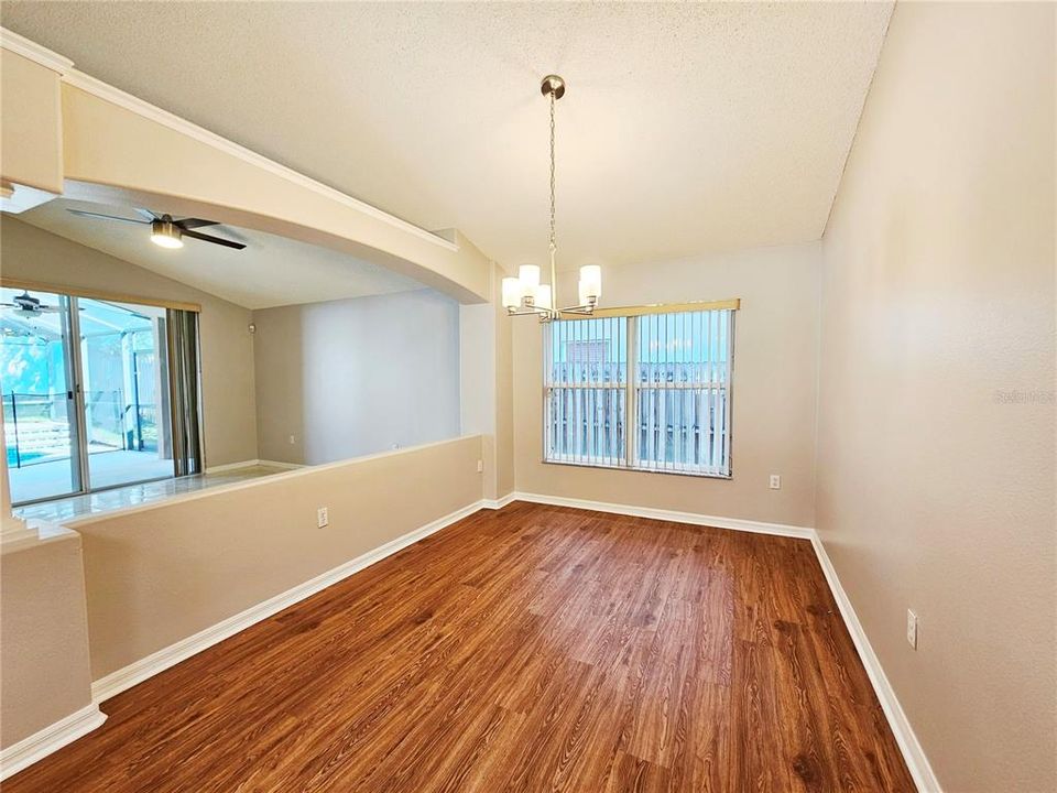 合同活跃: $2,600 (4 贝兹, 2 浴室, 1778 平方英尺)