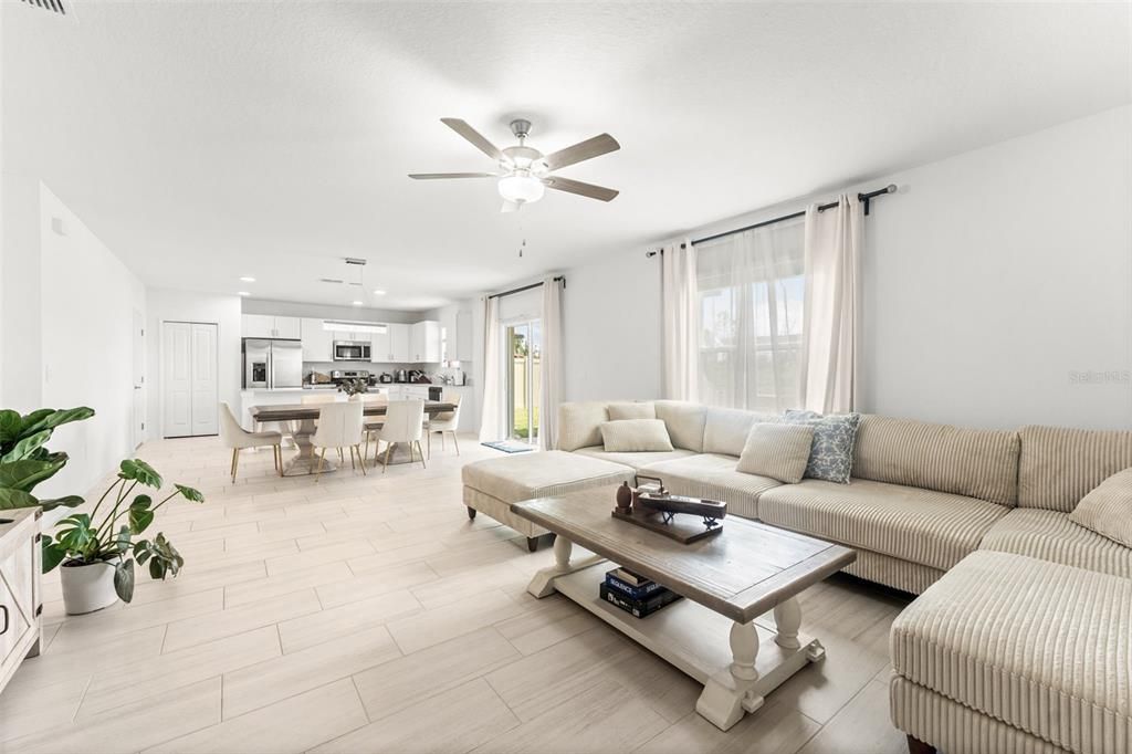 En Venta: $424,900 (4 camas, 2 baños, 2633 Pies cuadrados)